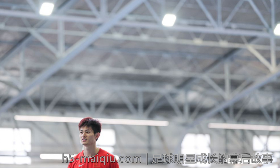 足球明星成长的幕后故事